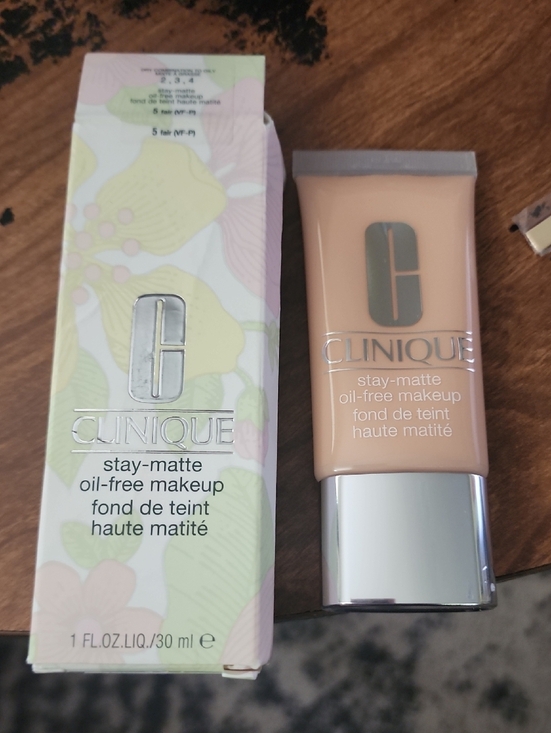 Clinique Other - CliniqueStay-Matte Oil-Free Makeup Foundation, 1 oz. 5 Fair (Vf-P)